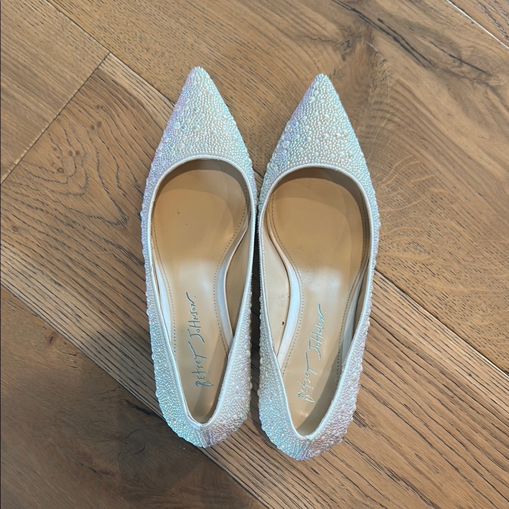 Elegant White Beaded Women's Shoes